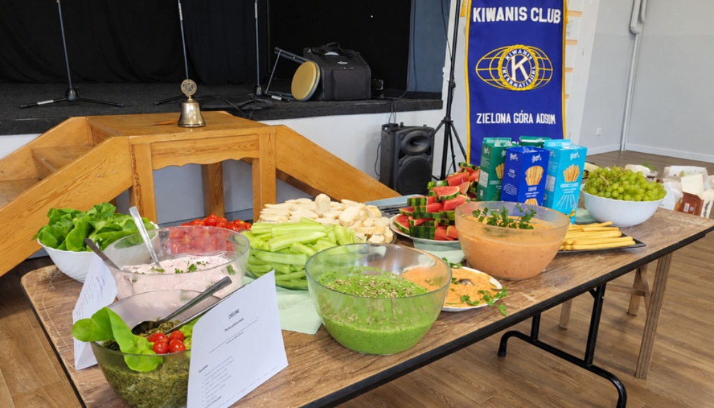 Bufet przed sceną Klubu Kiwanis